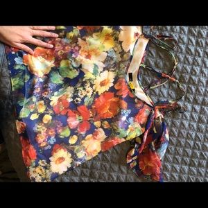 Floral flowy top